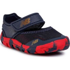 Sandały NEW BALANCE - IO208CG2 Granatowy. Niebieskie sandały chłopięce New Balance, ze skóry ekologicznej, bez zapięcia. W wyprzedaży za 99,00 zł.