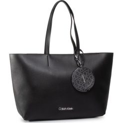 Torebka CALVIN KLEIN - Ck Must Shopper Md K60K606328 BAX. Czarne torby damskie na zakupy Calvin Klein, bez wzorów, ze skóry ekologicznej, klasyczne, bez dodatków. W wyprzedaży za 489,00 zł.