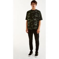 Bluzy męskie: Bluza w moro z krótkim rękawem