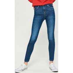 Jeansy skinny mid waist - Niebieski. Niebieskie spodnie damskie z wysokim stanem marki Sinsay, z jeansu. Za 59,99 zł.