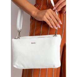 Listonoszka skórzana torebka Rovicky TM-017 biała - biały. Białe listonoszki damskie ROVICKY, w paski, z jeansu, eleganckie. Za 194,99 zł.