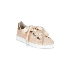 Buty Victoria DEPORTIVO LUREX BAÑERAS. Różowe trampki i tenisówki damskie Victoria, bez wzorów, bez zapięcia. Za 231,20 zł.