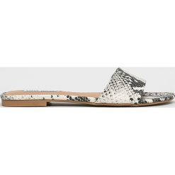 Steve Madden - Klapki Bevy. Pomarańczowe klapki damskie Steve Madden, bez wzorów, ze skóry, bez obcasa, na obcasie. W wyprzedaży za 199,90 zł.