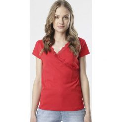 Czerwony T-shirt Allulei. Czerwone bluzki damskie Born2be, s, bez wzorów, z koronki, bez kołnierzyka, z krótkim rękawem. Za 39,99 zł.