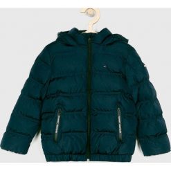 Tommy Hilfiger - Kurtka dziecięca 104-176 cm. Zielone kurtki chłopięce TOMMY HILFIGER, bez wzorów, z poliesteru, krótkie, z kapturem. W wyprzedaży za 399,90 zł.