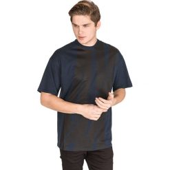Armani Exchange Koszulka Niebieski. Niebieskie podkoszulki męskie s, z nadrukiem, z bawełny, krótkie. Za 292,95 zł.
