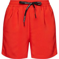 Szorty sportowe Calvin Klein Jeans Europe J20J213590. Czerwone spodenki sportowe damskie Calvin Klein Jeans, s, bez wzorów, z elastanu, sportowe. Za 299,00 zł.