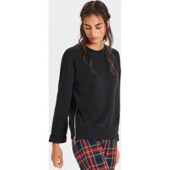 Gładka bluza z zamkami - Czarny. Czarne bluzy damskie Cropp, s, bez wzorów, bez rękawów, bez kaptura. Za 69,99 zł.