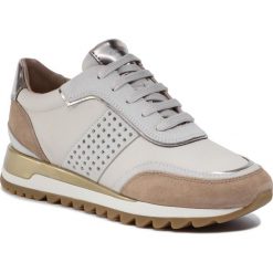 Sneakersy GEOX - D Tabelya A D94AQA 08522 C1002 Off White. Białe półbuty damskie Geox, na co dzień, bez wzorów, z zamszu, bez obcasa, bez zapięcia. W wyprzedaży za 379,00 zł.