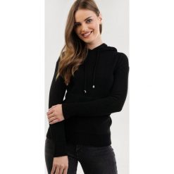 Czarny Sweter Winnore. Czarne swetry damskie Born2be, xl, bez wzorów, bez rękawów, bez kaptura. Za 59,99 zł.