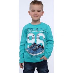Bluza chłopięca z nadrukiem miętowa NDZ9094. Zielone bluzy chłopięce marki Fasardi, z nadrukiem. Za 49,00 zł.