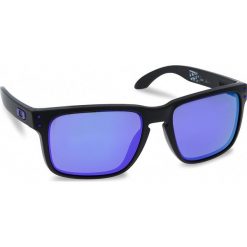 Okulary przeciwsłoneczne OAKLEY - Holbrook OO9102-26 Matte Black/Violet Iridium. Czarne okulary przeciwsłoneczne męskie wayfarery marki Oakley, z tworzywa sztucznego. W wyprzedaży za 479,00 zł.
