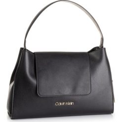 Torebka CALVIN KLEIN - Enfold Top Handle K60K605625 BDS. Czarne topy damskie Calvin Klein, bez wzorów, ze skóry ekologicznej, z klasycznym kołnierzykiem. Za 649,00 zł.