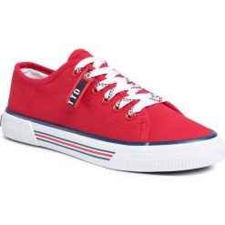 Tenisówki TOM TAILOR - 8095305 Red. Czerwone półbuty damskie Tom Tailor, bez wzorów, z materiału, bez obcasa, bez zapięcia. W wyprzedaży za 139,00 zł.