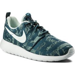 Buty NIKE - Roshe One Print 599432 430 Midnight Teal/Fbrgls/Pr Pltnm. Zielone buty sportowe damskie Nike, bez wzorów, z tworzywa sztucznego, sportowe, nike roshe. W wyprzedaży za 259,00 zł.