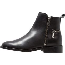 KIOMI Ankle boot black. Czarne botki damskie marki KIOMI, ze skóry, bez obcasa, bez zapięcia. Za 459,00 zł.