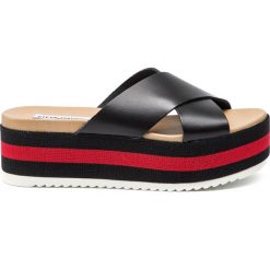 Klapki STEVE MADDEN - Asher SM11000450-03001-010 Black Multi. Czarne klapki damskie Steve Madden, bez wzorów, ze skóry ekologicznej, bez obcasa. W wyprzedaży za 299,00 zł.