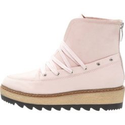 Botki damskie: Marcel Ostertag x Tamaris Botki na platformie rose