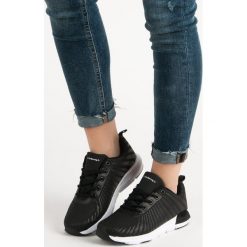 CZARNE OBUWIE SPORTOWE. Czarne buty sportowe damskie AX BOXING, bez wzorów, bez zapięcia. Za 99,90 zł.