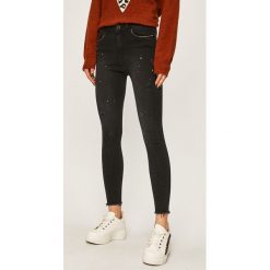 Answear - Jeansy. Czarne jeansy damskie ANSWEAR, s, bez wzorów, z elastanu, z podwyższonym stanem. W wyprzedaży za 129,90 zł.