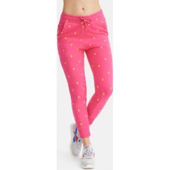 Spodnie dresowe PLNY LALA Hearts 6. Różowe spodnie damskie PLNY LALA, l, z bawełny. Za 269,00 zł.