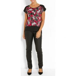 Koszulka w kolorze czarnym. Czarne koszulki damskie Jacqueline Riu, bez wzorów, klasyczne, z okrągłym kołnierzem. W wyprzedaży za 49,95 zł.