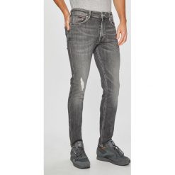 Tommy Jeans - Jeansy Simion. Szare jeansy męskie marki Tommy Jeans. W wyprzedaży za 359,90 zł.