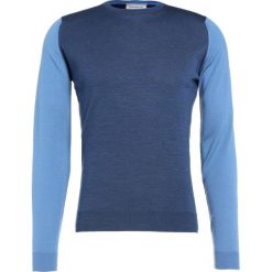 John Smedley HINDLOW Sweter indigo. Niebieskie swetry klasyczne męskie marki John Smedley, xxl, z wełny. W wyprzedaży za 527,40 zł.