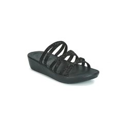 Klapki FitFlop LINNY CRYSTALLED SLIDE. Czarne klapki damskie FitFlop, bez wzorów, bez obcasa. W wyprzedaży za 383,20 zł.