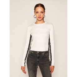 Sweter Calvin Klein Jeans J20J214138. Białe swetry damskie Calvin Klein Jeans, l, bez wzorów, z jeansu, klasyczne, bez rękawów, bez kaptura. Za 399,00 zł.
