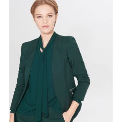 Dopasowana marynarka - Zielony. Zielone marynarki damskie Mohito, bez wzorów. W wyprzedaży za 99,99 zł.