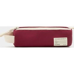 Bordowy piórnik school. Czerwone torebki klasyczne damskie Pull&Bear, bez wzorów, bez dodatków. Za 29,90 zł.