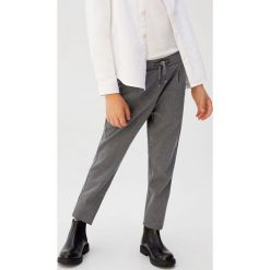 Mango Kids - Spodnie dziecięce Diplo 110-164 cm. Szare spodnie chłopięce Mango Kids, bez wzorów, z elastanu. Za 89,90 zł.