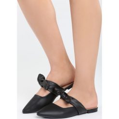 Czarne Klapki Water Lily. Czarne klapki damskie Born2be, w paski. Za 39,99 zł.