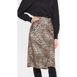 Spódnica midi ze zwierzęcym wzorem - Beżowy. Brązowe spódniczki damskie Mohito, bez wzorów, midi. Za 139,99 zł.