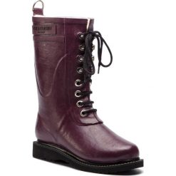 Kalosze ILSE JACOBSEN - RUB15 Eggplant 524. Fioletowe kalosze damskie marki Ilse Jacobsen, z tworzywa sztucznego, bez obcasa, bez zapięcia. W wyprzedaży za 399,00 zł.