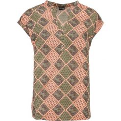 Shirt w deseń paisley bonprix oliwkowy "paisley". Zielone koszulki damskie bonprix, bez wzorów, bez kołnierzyka. Za 42,99 zł.