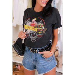 T-shirt damski SANOLA. Czarne bluzki damskie IVET, z nadrukiem, bez kołnierzyka, bez rękawów. W wyprzedaży za 19,00 zł.