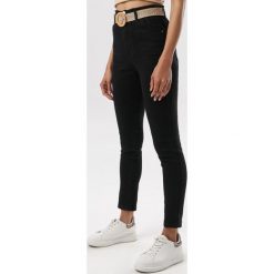 Czarne Jeansy Z Wysokim Stanem Laminisse. Czarne jeansy damskie Born2be, s, bez wzorów, z jeansu, z podwyższonym stanem. W wyprzedaży za 109,99 zł.