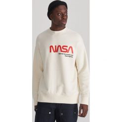 Bluza NASA - Biały. Białe bluzy męskie Reserved, xl, bez wzorów, bez kołnierzyka, bez rękawów, bez kaptura. W wyprzedaży za 79,99 zł.
