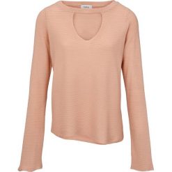 Sweter w kolorze jasnoróżowym. Różowe swetry damskie Heine, bez wzorów, bez rękawów, bez kaptura. W wyprzedaży za 56,95 zł.