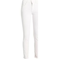 Rurki damskie: Wrangler SLIM CROP Jeansy Slim Fit white