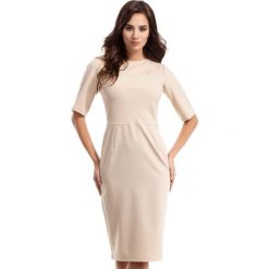 Beżowa Sukienka Elegancka Ołówkowa z Ozdobnym Marszczeniem. Brązowe sukienki damskie Molly.pl, na co dzień, s, bez wzorów, z tkaniny, eleganckie, z klasycznym kołnierzykiem, z krótkim rękawem, krótkie, mini, ołówkowe. Za 139,90 zł.