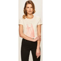 Vero Moda - T-shirt. Białe bluzki damskie Vero Moda, s, z nadrukiem, z bawełny, z okrągłym kołnierzem, z krótkim rękawem. W wyprzedaży za 49,90 zł.