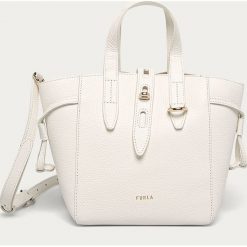 Furla - Torebka skórzana Net. Białe torby damskie na zakupy Furla, w paski, z poliesteru, na ramię, małe, bez dodatków. Za 1299,00 zł.