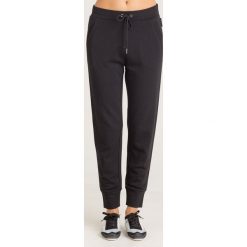 SPODNIE DRESOWE Armani Exchange. Czarne spodnie damskie Armani Exchange, s, z bawełny. Za 251,40 zł.