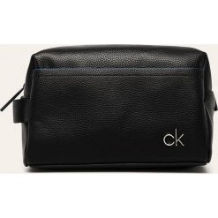 Calvin Klein - Kosmetyczka. Czarne kosmetyczki męskie Calvin Klein, bez wzorów, ze skóry ekologicznej. Za 269,90 zł.