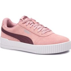 Sneakersy PUMA - Carina 369864 06 Bridal Rose/Vineyard Wine. Różowe półbuty damskie Puma, z zamszu. W wyprzedaży za 179,99 zł.