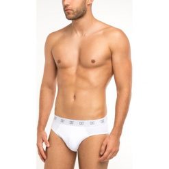 Komplet 3 par slipów Cristiano Ronaldo CR7 Main Basic Brief 3Pack 8100-66-100. Białe slipy męskie Cristiano Ronaldo CR7, m, bez wzorów, z elastanu. W wyprzedaży za 99,00 zł.