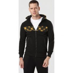 Czarno-Żółta Bluza Delmashi. Czarne bluzy męskie Born2be, xl, bez wzorów, bez kołnierzyka, bez rękawów, bez kaptura. Za 69,99 zł.